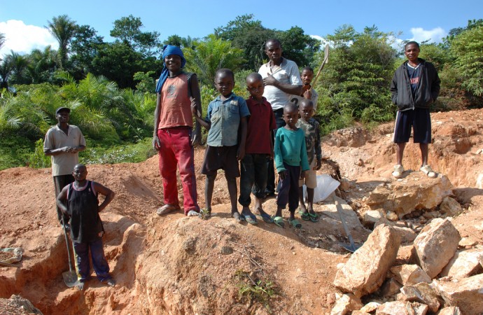 Community Engagement in Mining: Sharing Experiences and Best Practices